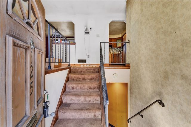 125 Shenandoah Dr, Penn Hills, PA 15235