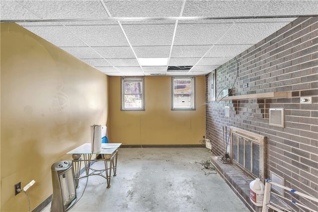 125 Shenandoah Dr, Penn Hills, PA 15235