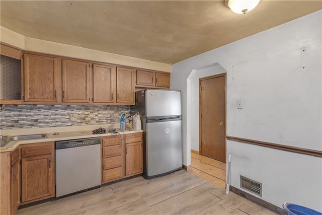 125 Shenandoah Dr, Penn Hills, PA 15235