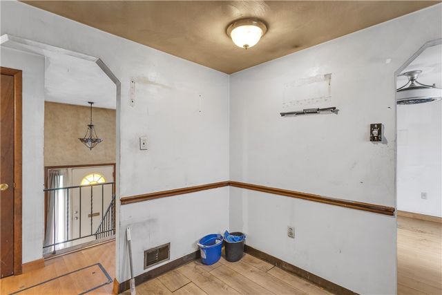 125 Shenandoah Dr, Penn Hills, PA 15235