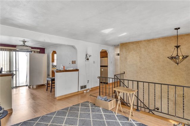 125 Shenandoah Dr, Penn Hills, PA 15235