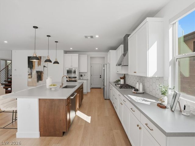 9725 Starlight Ridge Avenue, Las Vegas, NV 89148