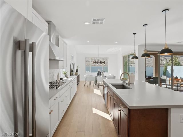 9725 Starlight Ridge Avenue, Las Vegas, NV 89148