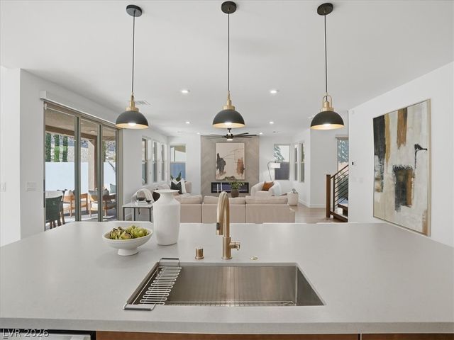 9725 Starlight Ridge Avenue, Las Vegas, NV 89148