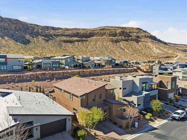 9725 Starlight Ridge Avenue, Las Vegas, NV 89148