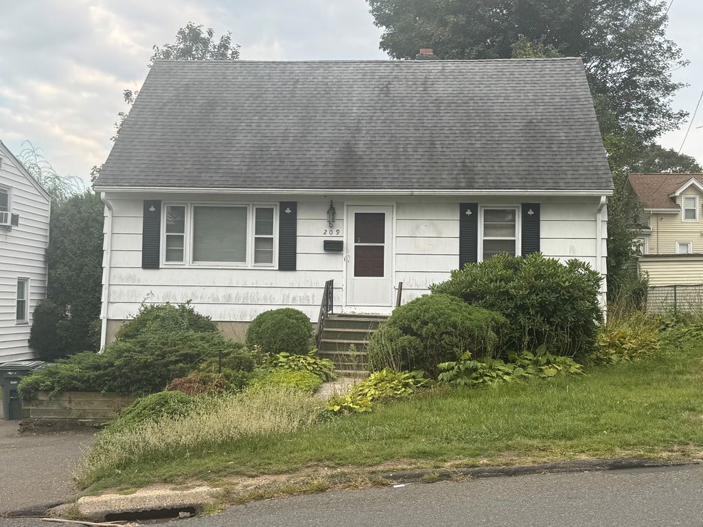 209 Old Town Road, Bridgeport, CT 06606