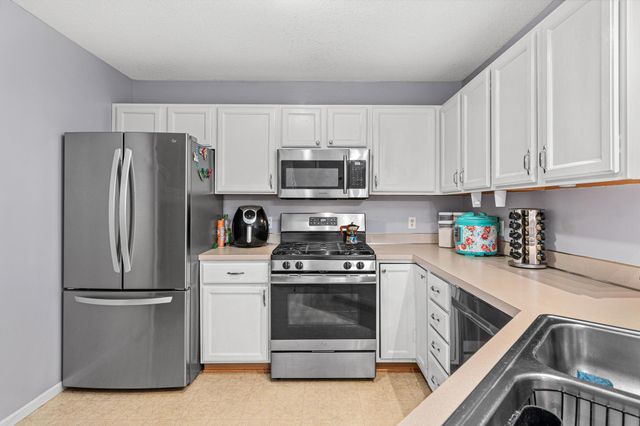 11863 River Hills Drive, Burnsville, MN 55337