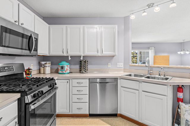 11863 River Hills Drive, Burnsville, MN 55337