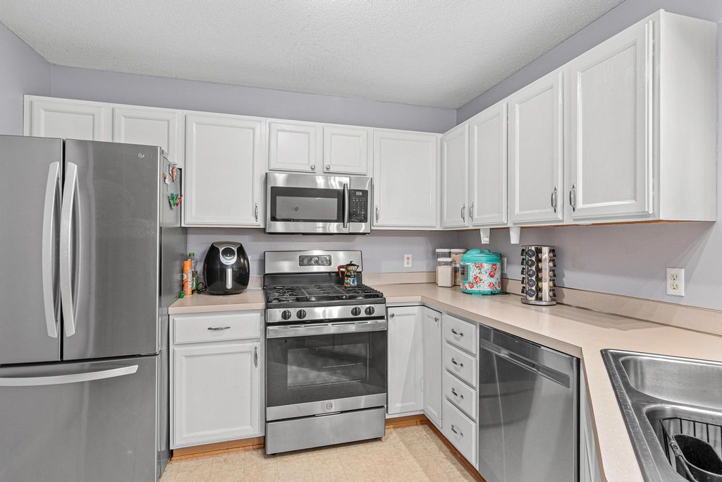 11863 River Hills Drive, Burnsville, MN 55337