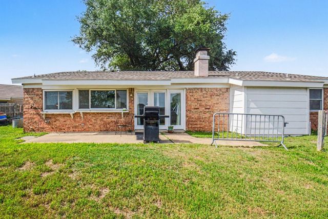 5300 Princess Court, Lake Dallas, TX 75065
