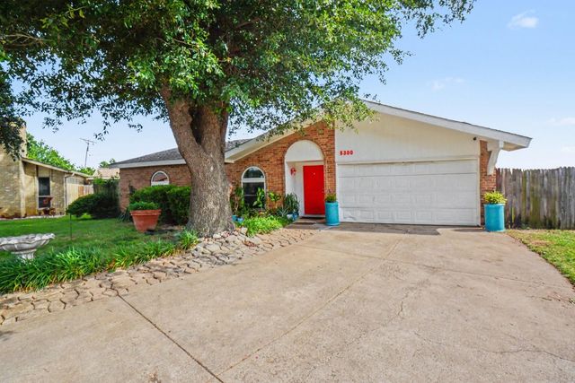 5300 Princess Court, Lake Dallas, TX 75065