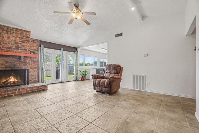 5300 Princess Court, Lake Dallas, TX 75065