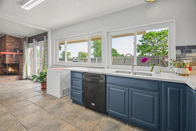 5300 Princess Court, Lake Dallas, TX 75065