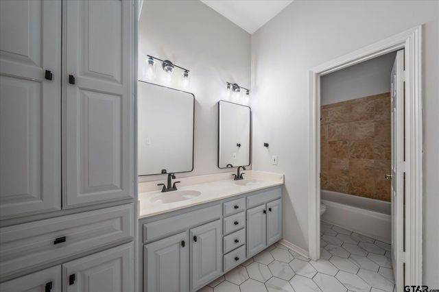 629 Whiteoak Ln, Tyler, TX 75703