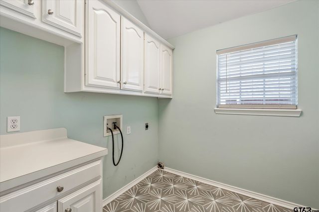 629 Whiteoak Ln, Tyler, TX 75703