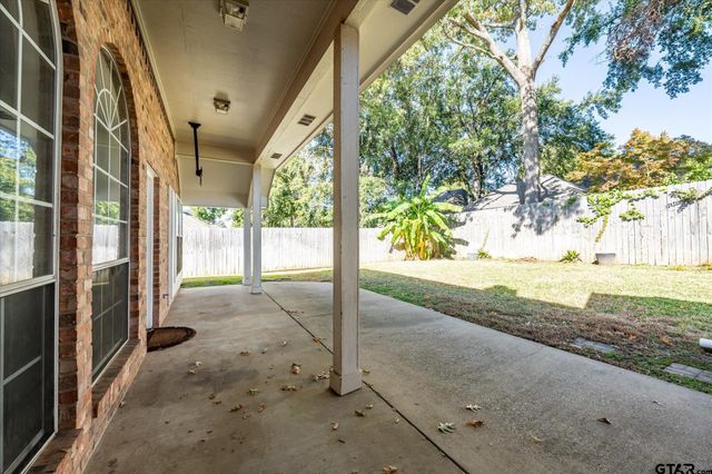 629 Whiteoak Ln, Tyler, TX 75703