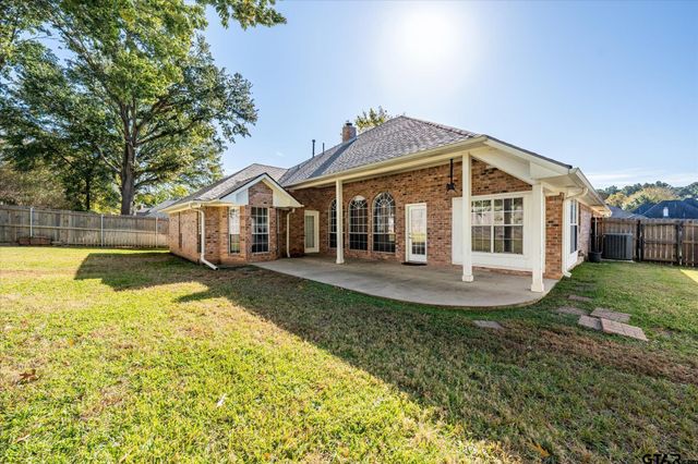 629 Whiteoak Ln, Tyler, TX 75703