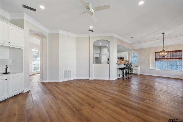 629 Whiteoak Ln, Tyler, TX 75703