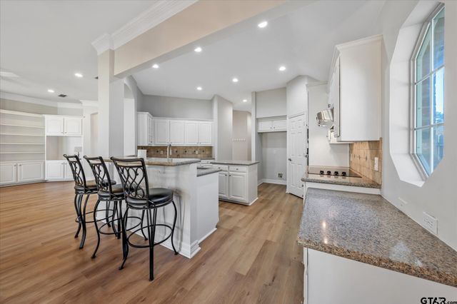 629 Whiteoak Ln, Tyler, TX 75703