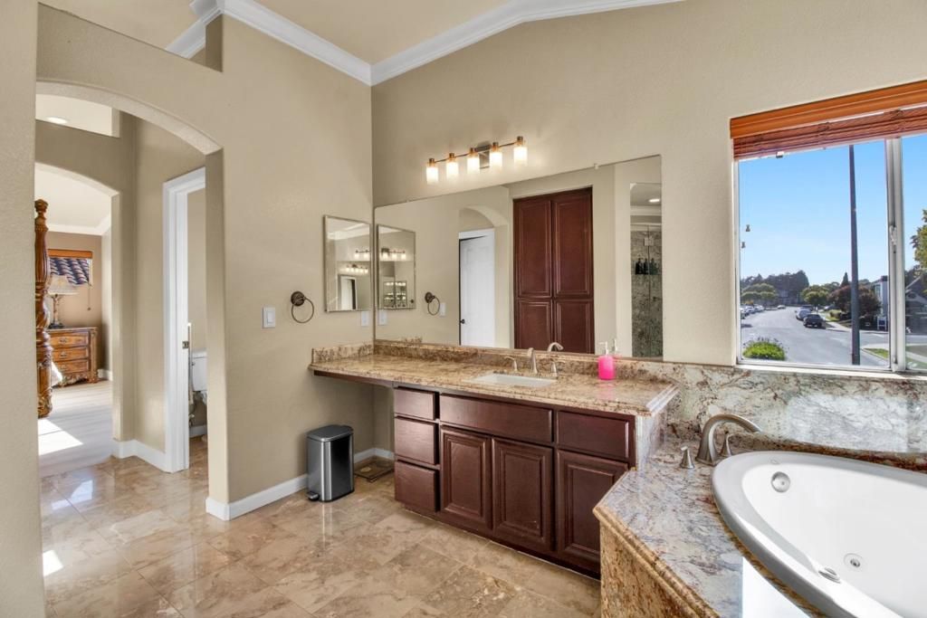 Image 17 of property listing at Address unavailable.