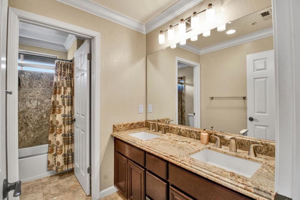 Image 20 of property listing at Address unavailable.