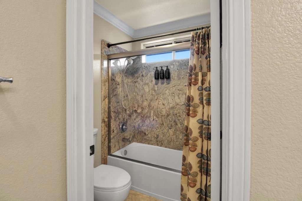 Image 21 of property listing at Address unavailable.