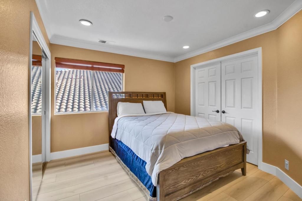 Image 23 of property listing at Address unavailable.
