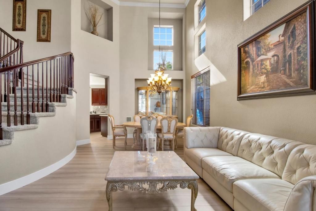 Image 5 of property listing at Address unavailable.