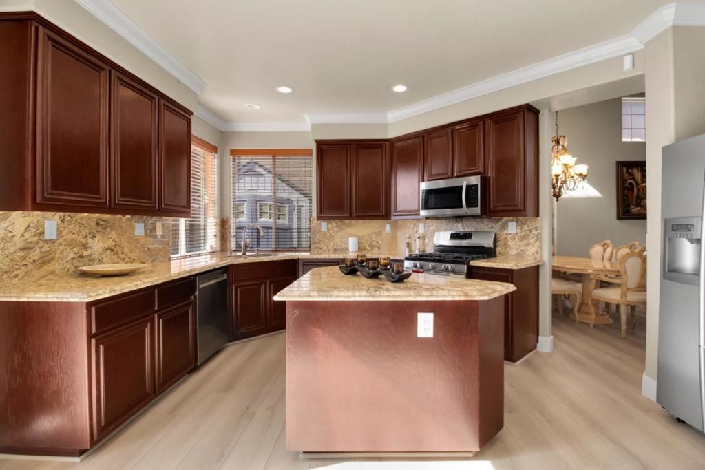 Image 9 of property listing at Address unavailable.