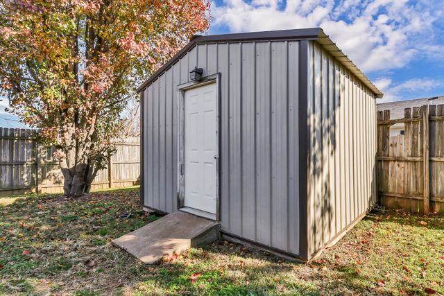 1076 Pyle Ln, Hopkinsville, KY 42240