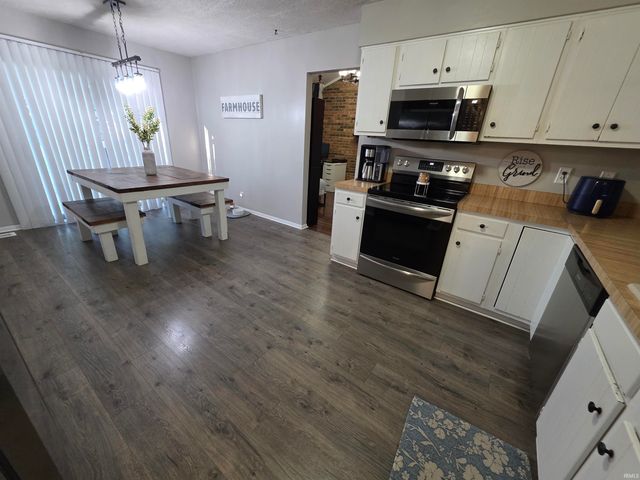 508 Strawberry Hill Road, Evansville, IN 47711