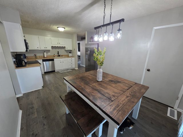 508 Strawberry Hill Road, Evansville, IN 47711