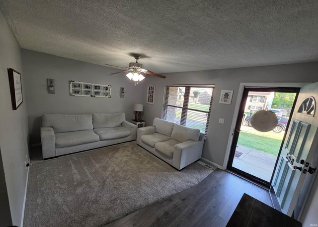 508 Strawberry Hill Road, Evansville, IN 47711