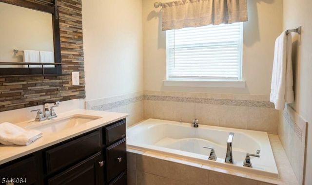 16 Marsh Way, Mount Olive Twp., NJ 07828