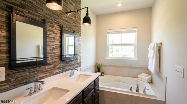 16 Marsh Way, Mount Olive Twp., NJ 07828