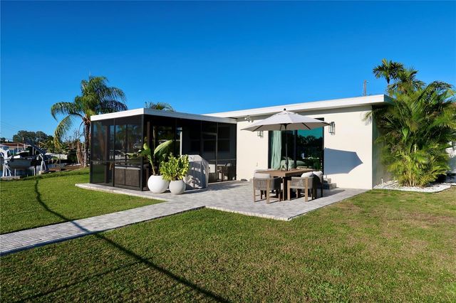 9484 TREASURE LANE NE, St Petersburg, FL 33702