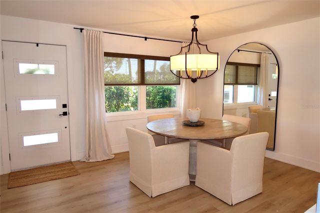 9484 TREASURE LANE NE, St Petersburg, FL 33702