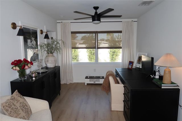 9484 TREASURE LANE NE, St Petersburg, FL 33702