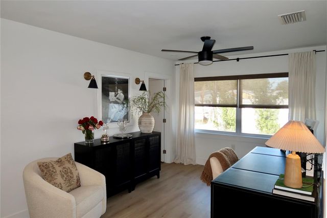 9484 TREASURE LANE NE, St Petersburg, FL 33702