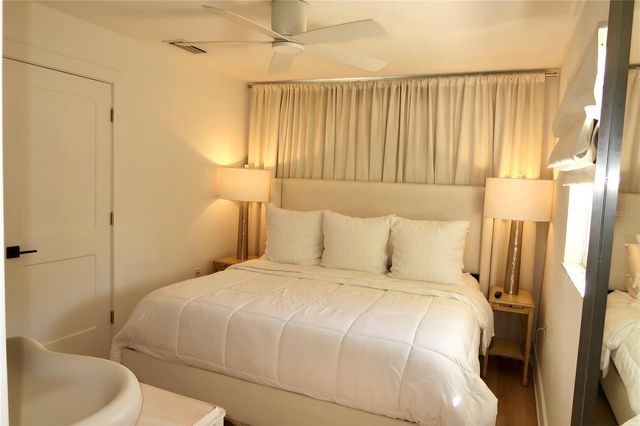 9484 TREASURE LANE NE, St Petersburg, FL 33702