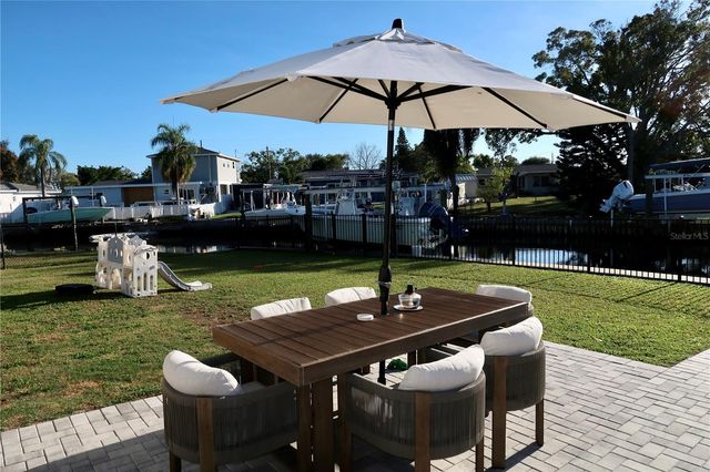 9484 TREASURE LANE NE, St Petersburg, FL 33702