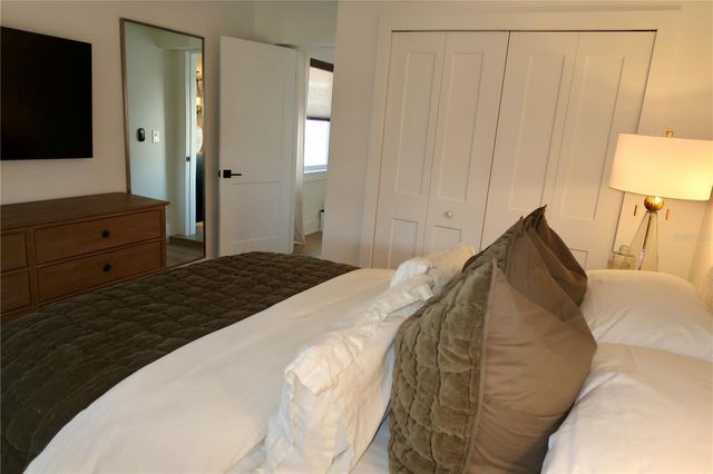 9484 TREASURE LANE NE, St Petersburg, FL 33702