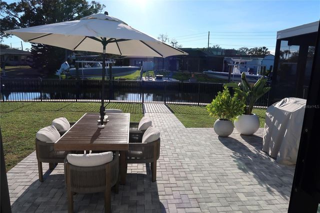 9484 TREASURE LANE NE, St Petersburg, FL 33702