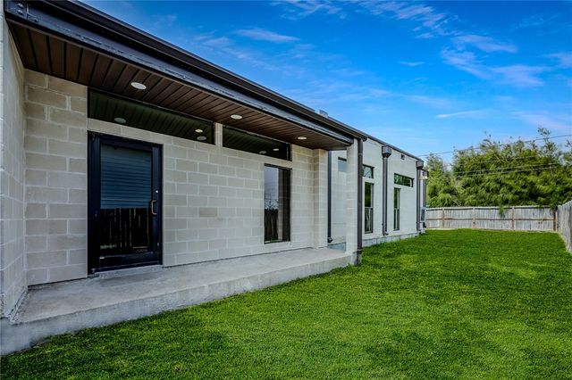 306 Easy St B, Corpus Christi, TX 78418