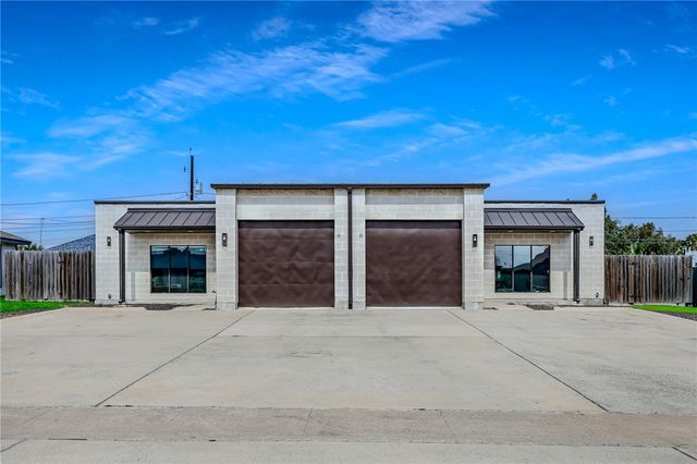 306 Easy St B, Corpus Christi, TX 78418