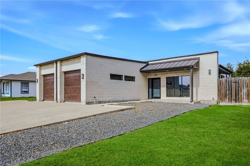 306 Easy St B, Corpus Christi, TX 78418