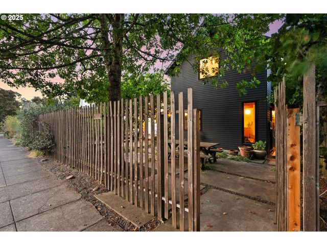 6384 Ne DURHAM Ave, Portland, OR 97211