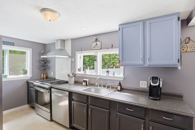 11 Mt Paul Road, Tyngsborough, MA 01879