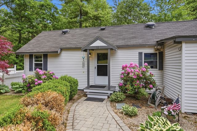 11 Mt Paul Road, Tyngsborough, MA 01879