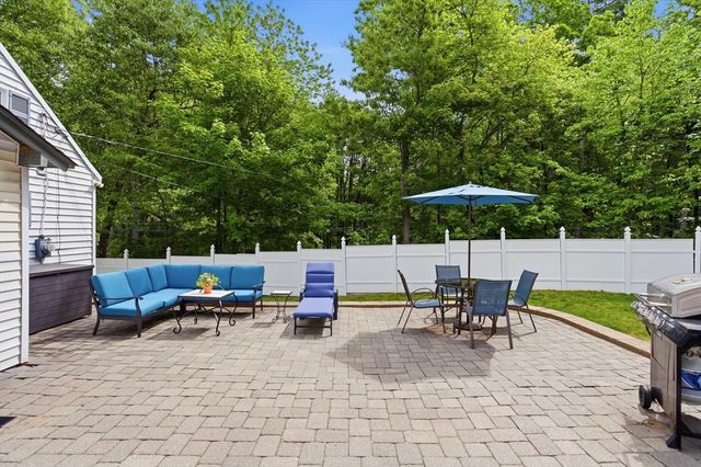 11 Mt Paul Road, Tyngsborough, MA 01879